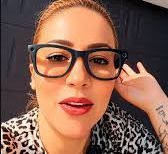 files/mujer_con_lentes_smartx.png